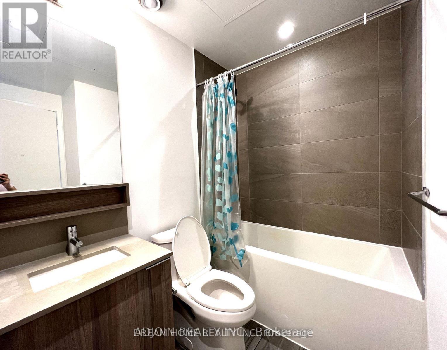 2111 - 950 Portage Parkway, Vaughan, ON - Indoor Photo Showing Bathroom