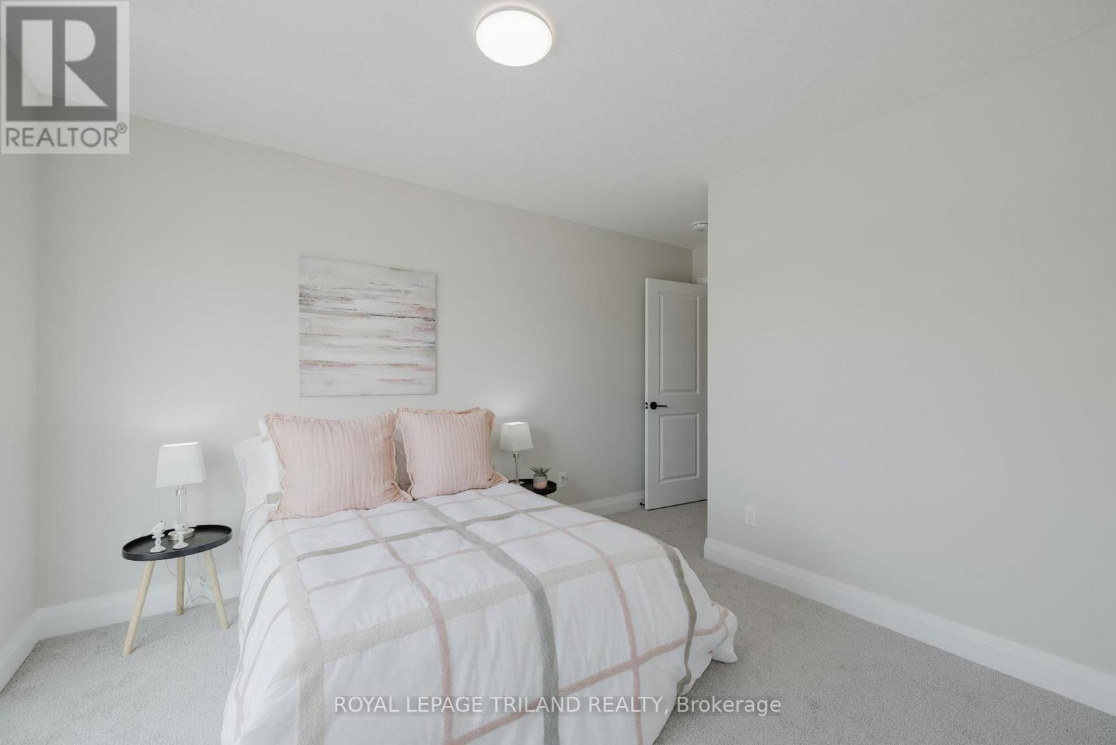 1867 Dalmagarry Road, London North (North E), ON - Indoor Photo Showing Bedroom