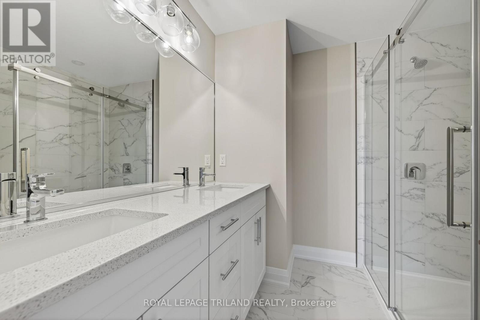 790 Banyan Lane, London North (North E), ON - Indoor Photo Showing Bathroom