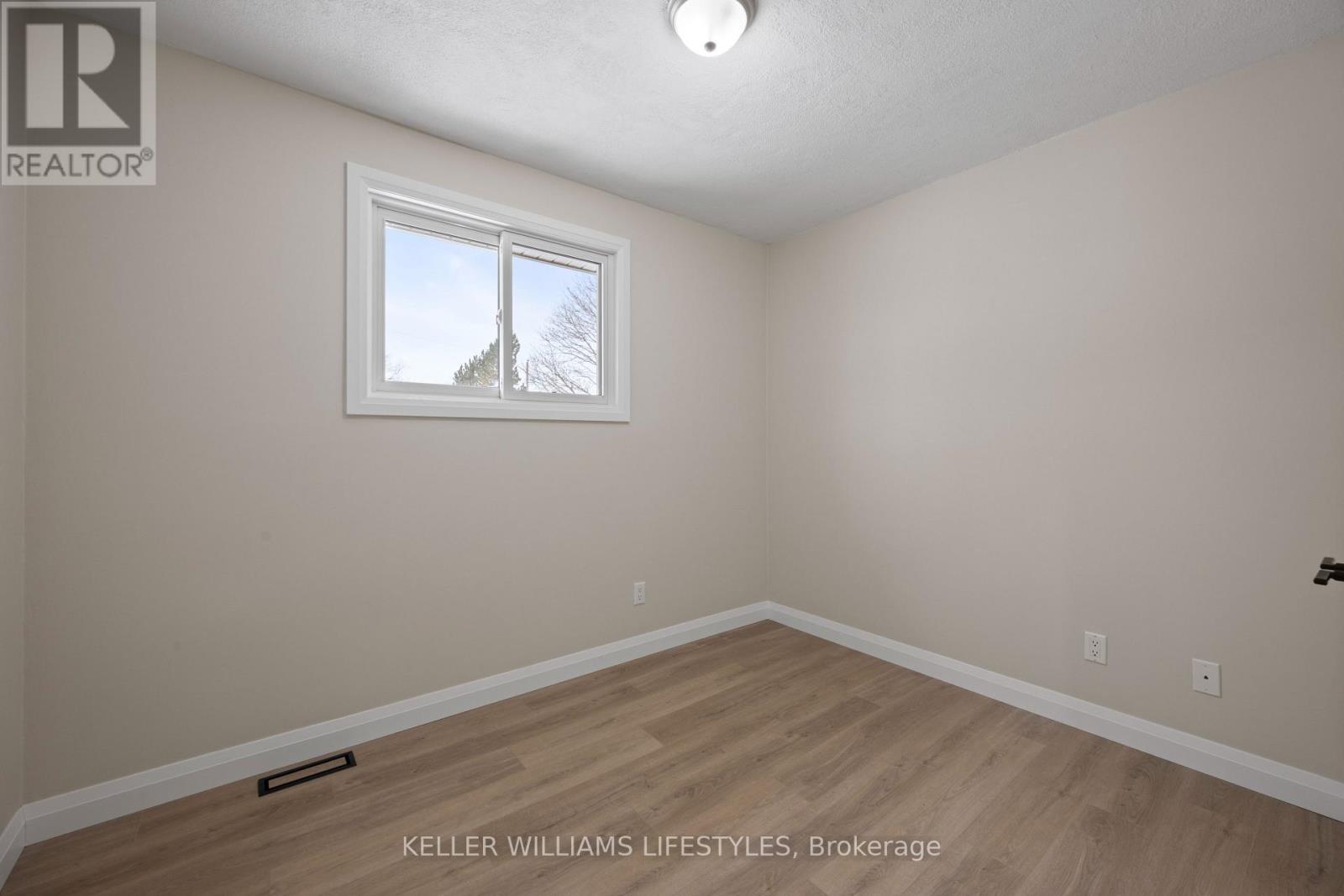 18 Hawthorn Crescent, North Middlesex (Nairn), ON - Indoor Photo Showing Other Room