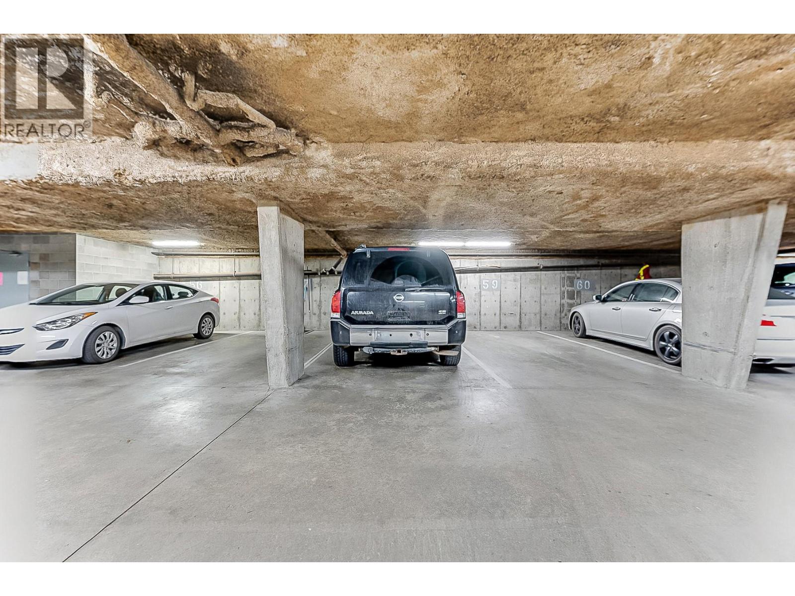 715 Leathead Road Unit# 142, Kelowna, BC - Indoor Photo Showing Garage