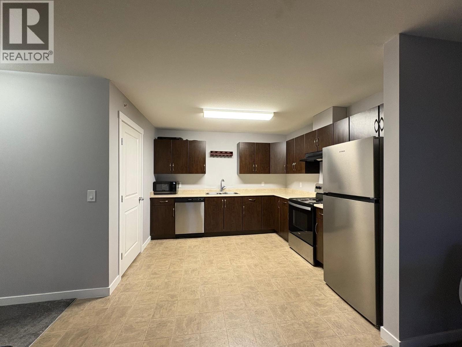1479 Glenmore Road N Unit# 308, Kelowna, BC - Indoor Photo Showing Kitchen