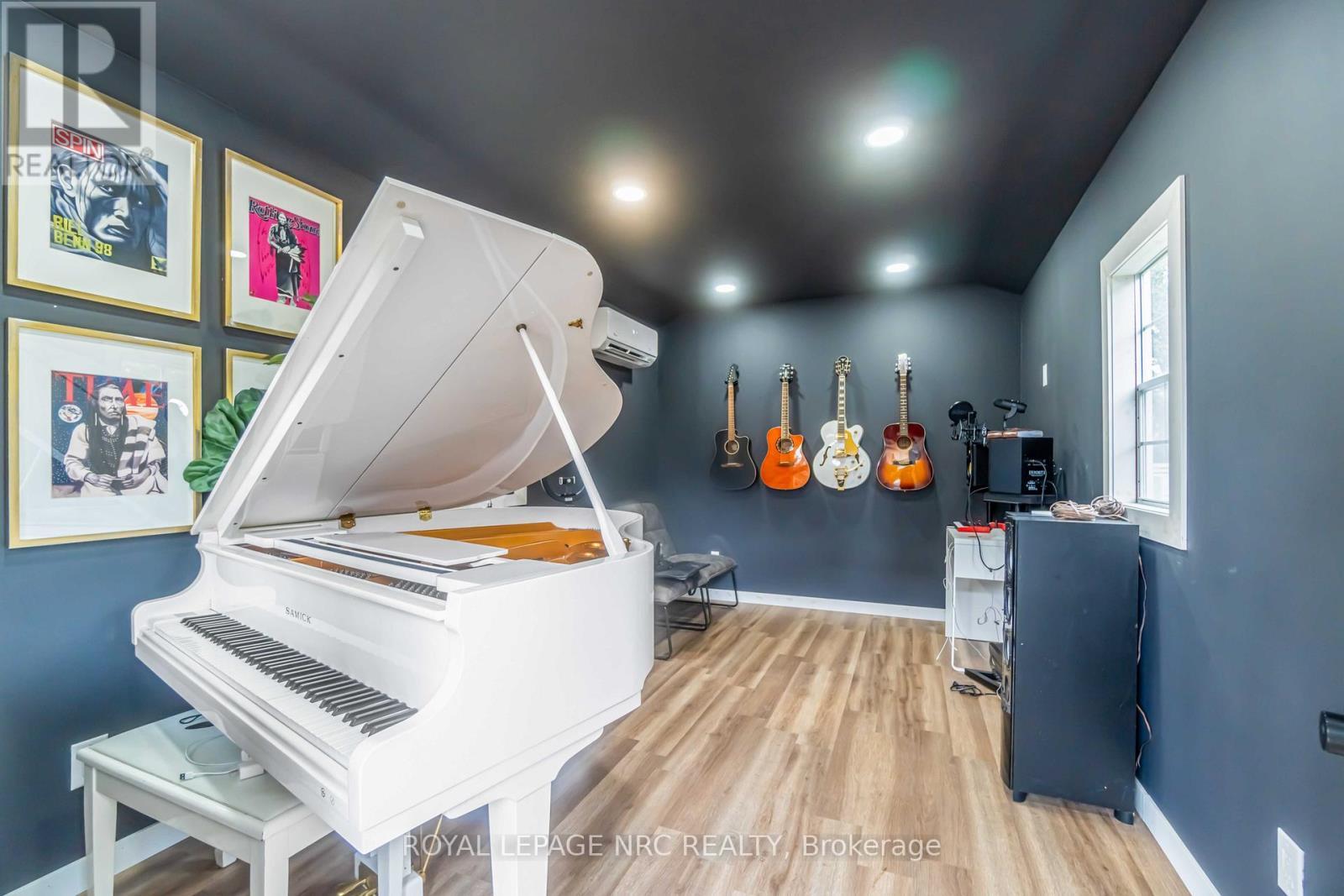 252 Emerick Avenue, Fort Erie (Central), ON - Indoor Photo Showing Other Room