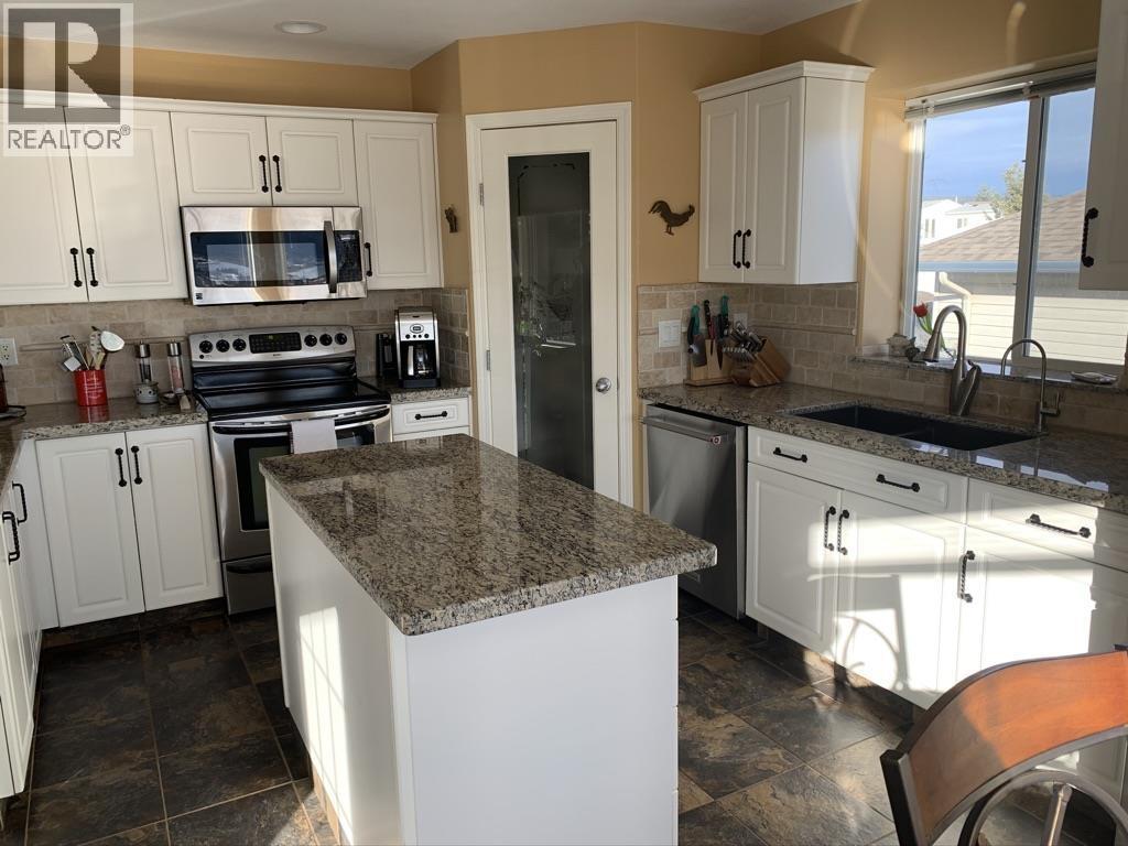 344 Mandarino Place, Williams Lake, BC - Indoor Photo Showing Kitchen With Upgraded Kitchen