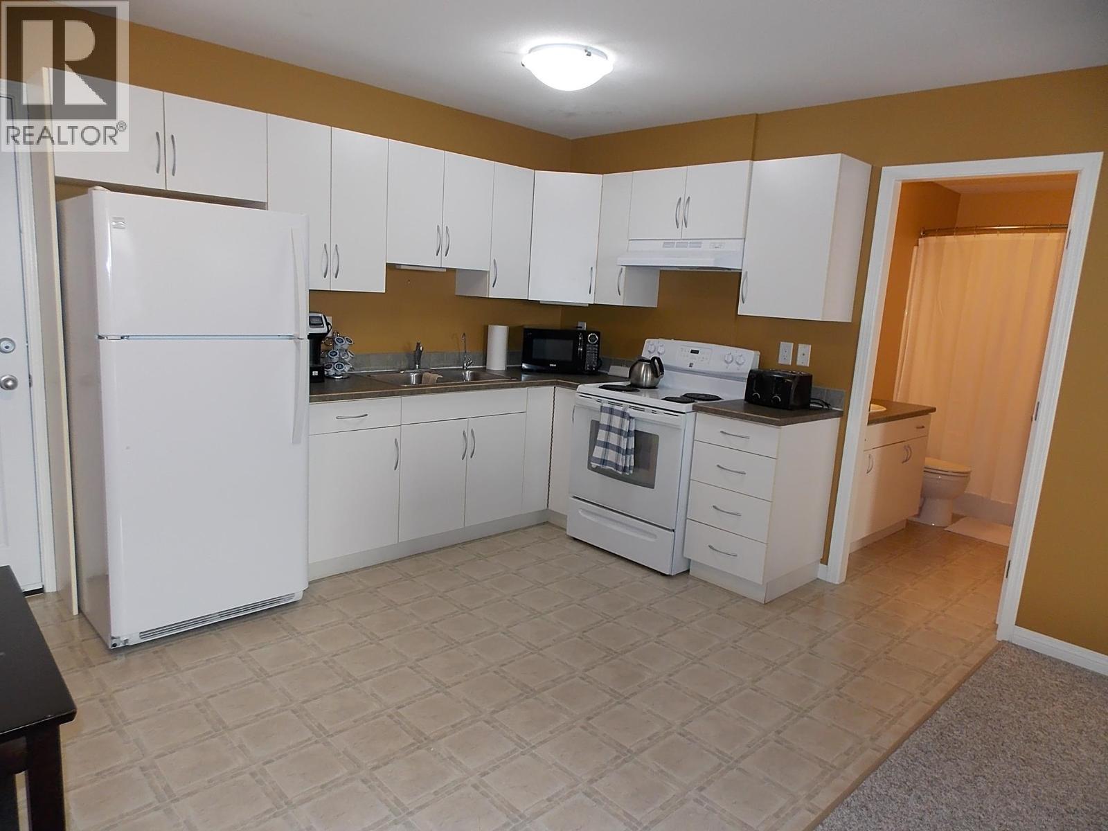 344 Mandarino Place, Williams Lake, BC - Indoor Photo Showing Kitchen With Double Sink
