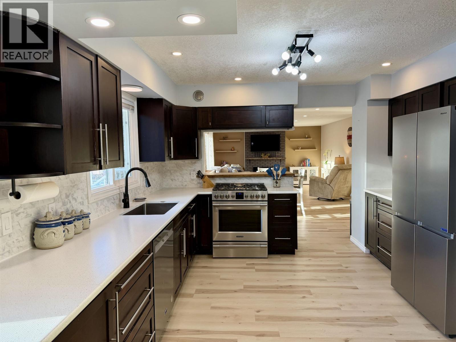 152 Vanderview Drive, Vanderhoof, BC - Indoor Photo Showing Kitchen With Upgraded Kitchen
