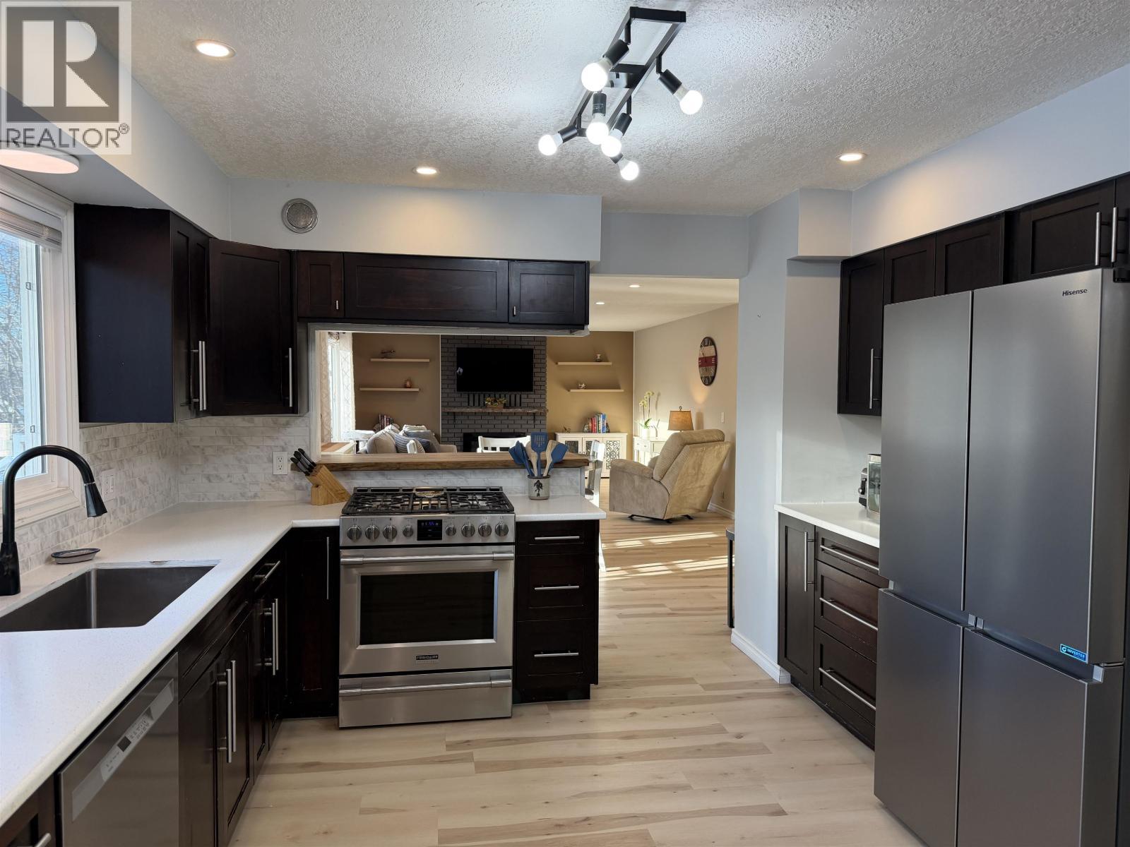 152 Vanderview Drive, Vanderhoof, BC - Indoor Photo Showing Kitchen With Upgraded Kitchen