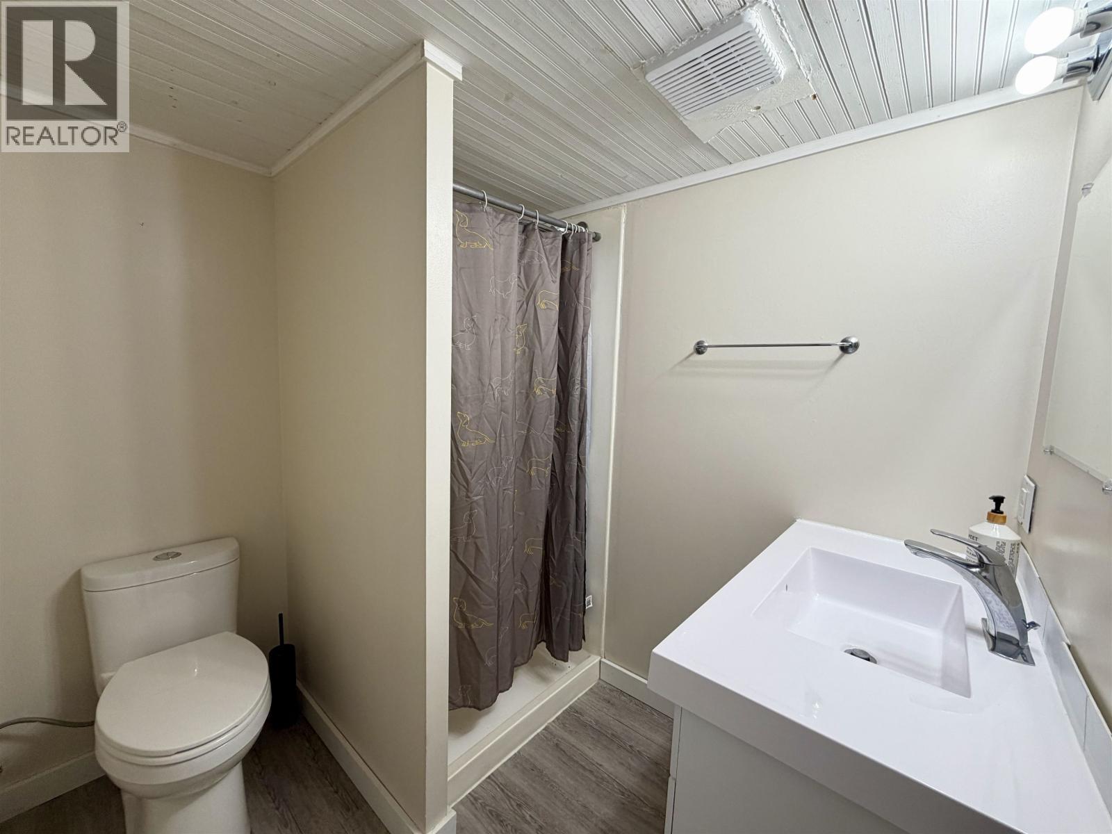 152 Vanderview Drive, Vanderhoof, BC - Indoor Photo Showing Bathroom