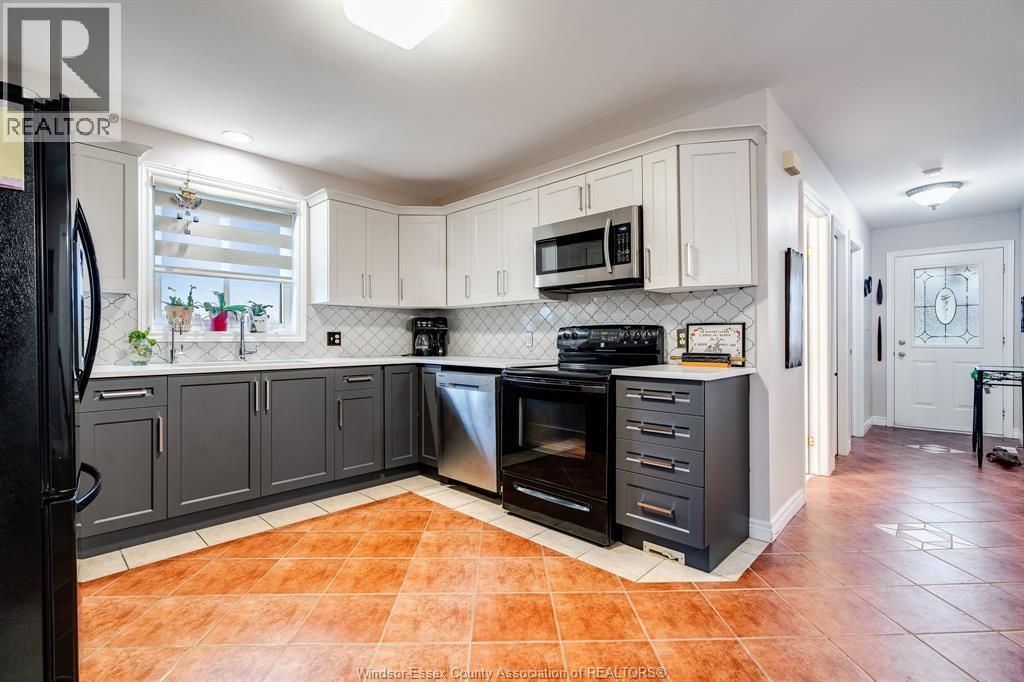 1368 Chateau Avenue, Windsor, ON - Indoor Photo Showing Kitchen