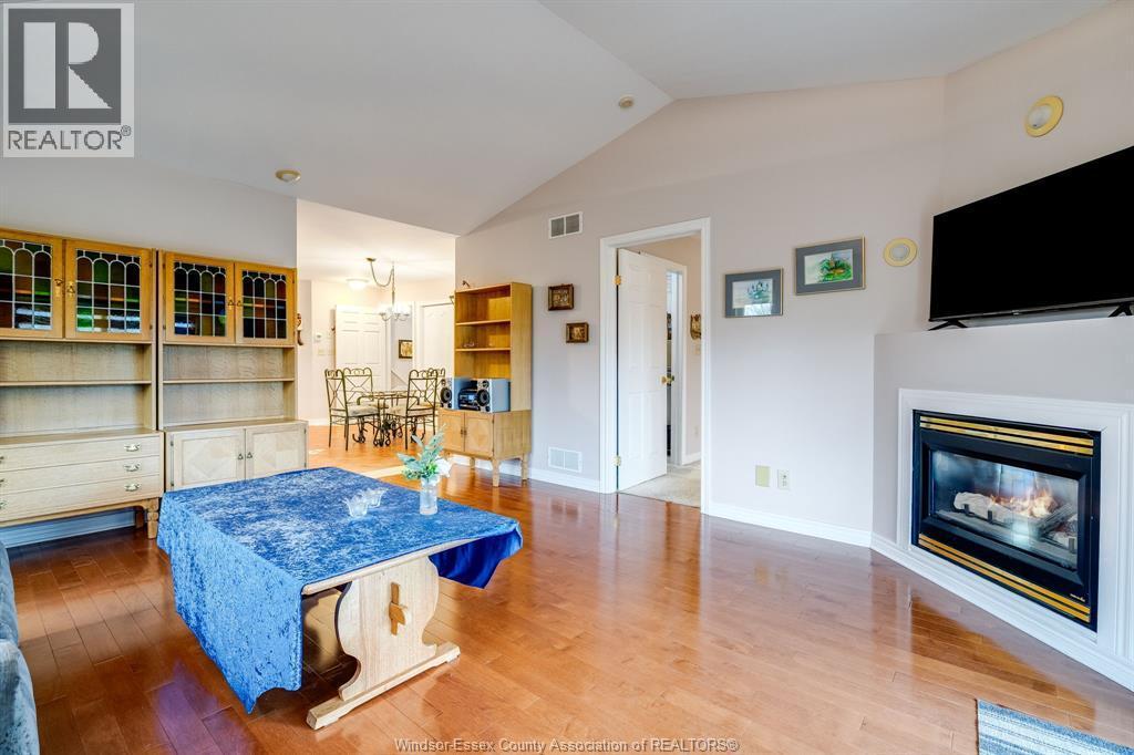 1368 Chateau Avenue, Windsor, ON - Indoor Photo Showing Living Room With Fireplace