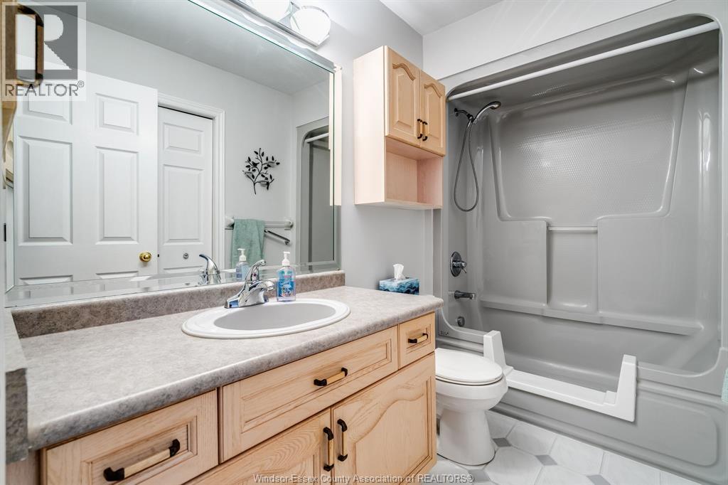 1368 Chateau Avenue, Windsor, ON - Indoor Photo Showing Bathroom