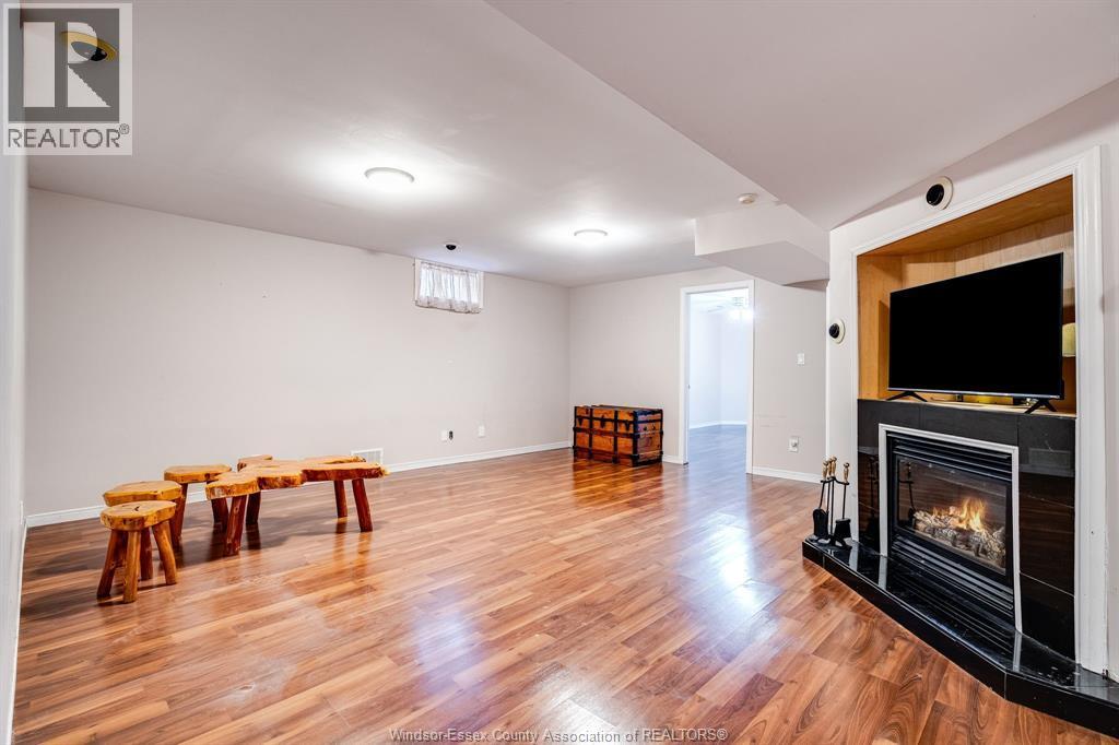 1368 Chateau Avenue, Windsor, ON - Indoor Photo Showing Other Room With Fireplace