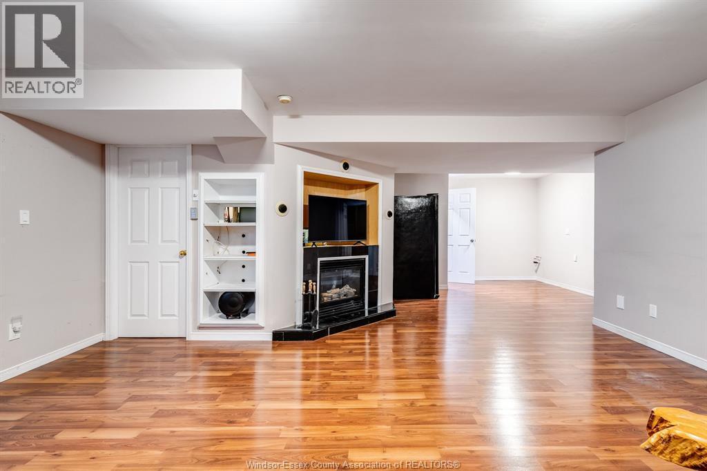 1368 Chateau Avenue, Windsor, ON - Indoor Photo Showing Other Room With Fireplace