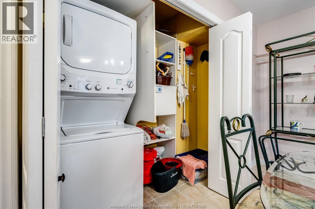 1368 Chateau Avenue, Windsor, ON - Indoor Photo Showing Laundry Room