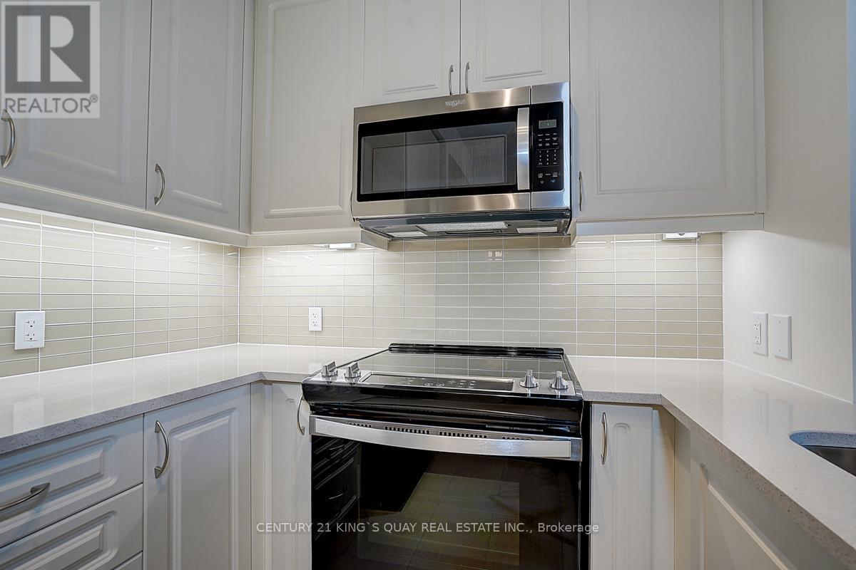 2019 - 4955 Yonge Street, Toronto, ON - Indoor Photo Showing Kitchen With Upgraded Kitchen