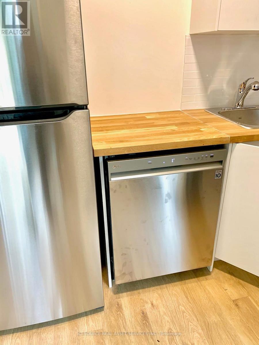 2 - 157 Huron Street, Toronto, ON - Indoor Photo Showing Kitchen