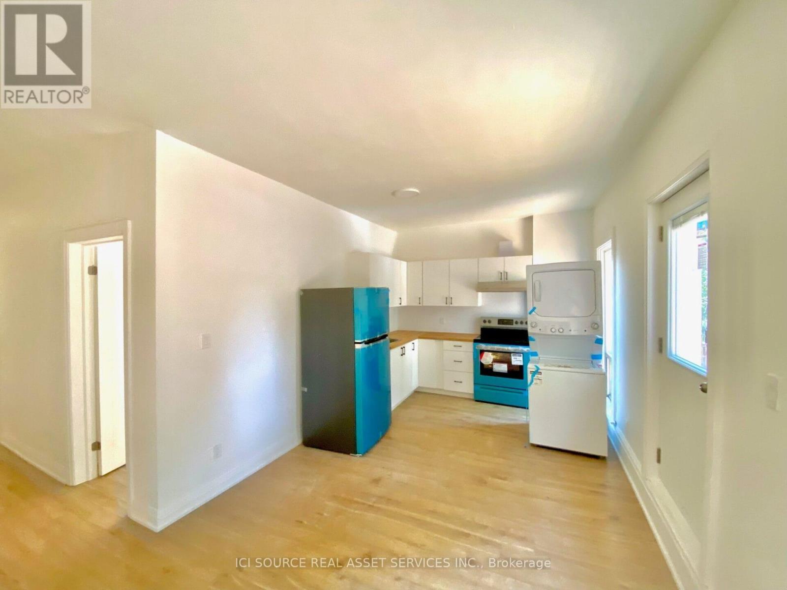 2 - 157 Huron Street, Toronto, ON - Indoor Photo Showing Kitchen