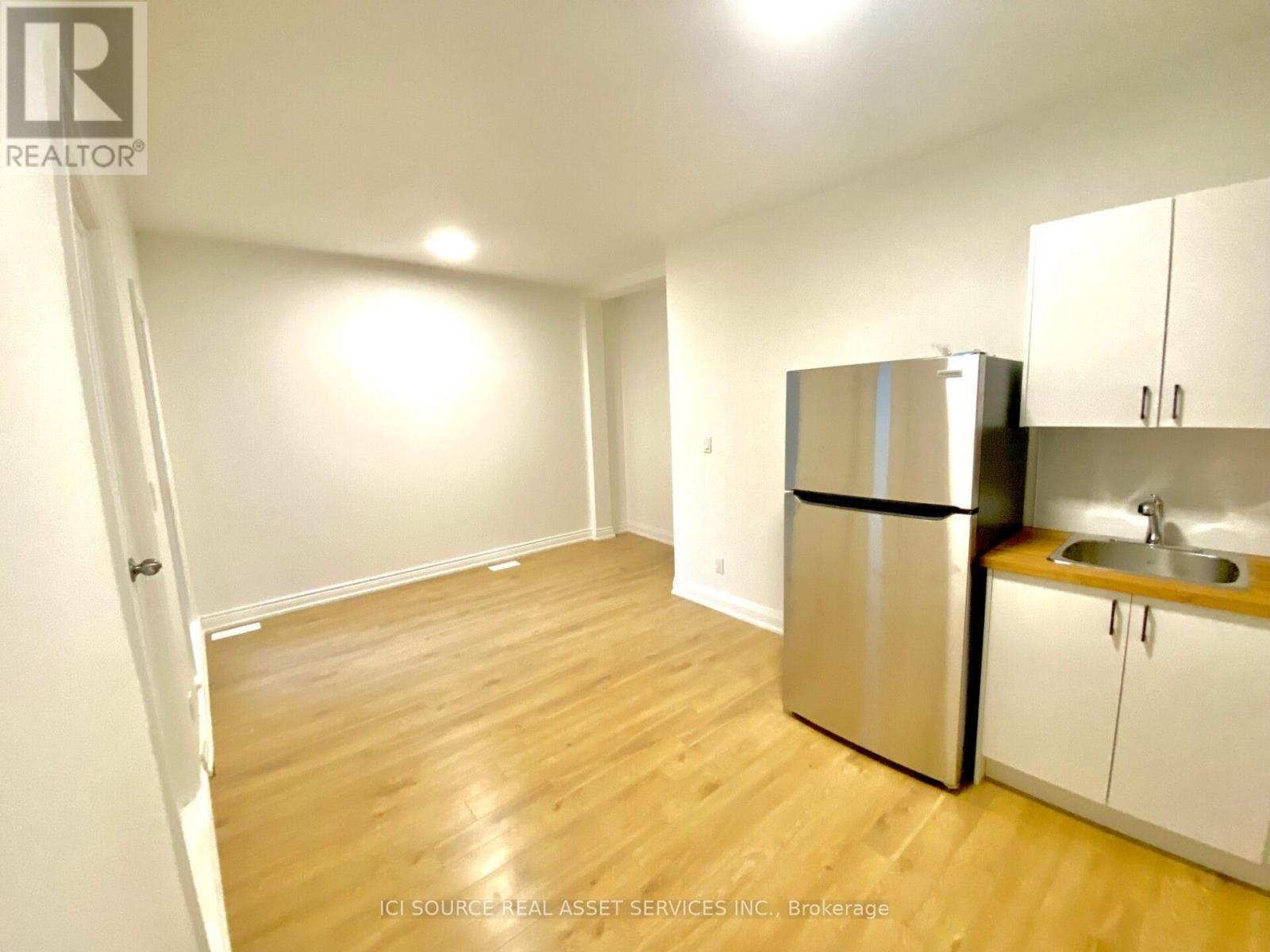 2 - 157 Huron Street, Toronto, ON - Indoor Photo Showing Kitchen