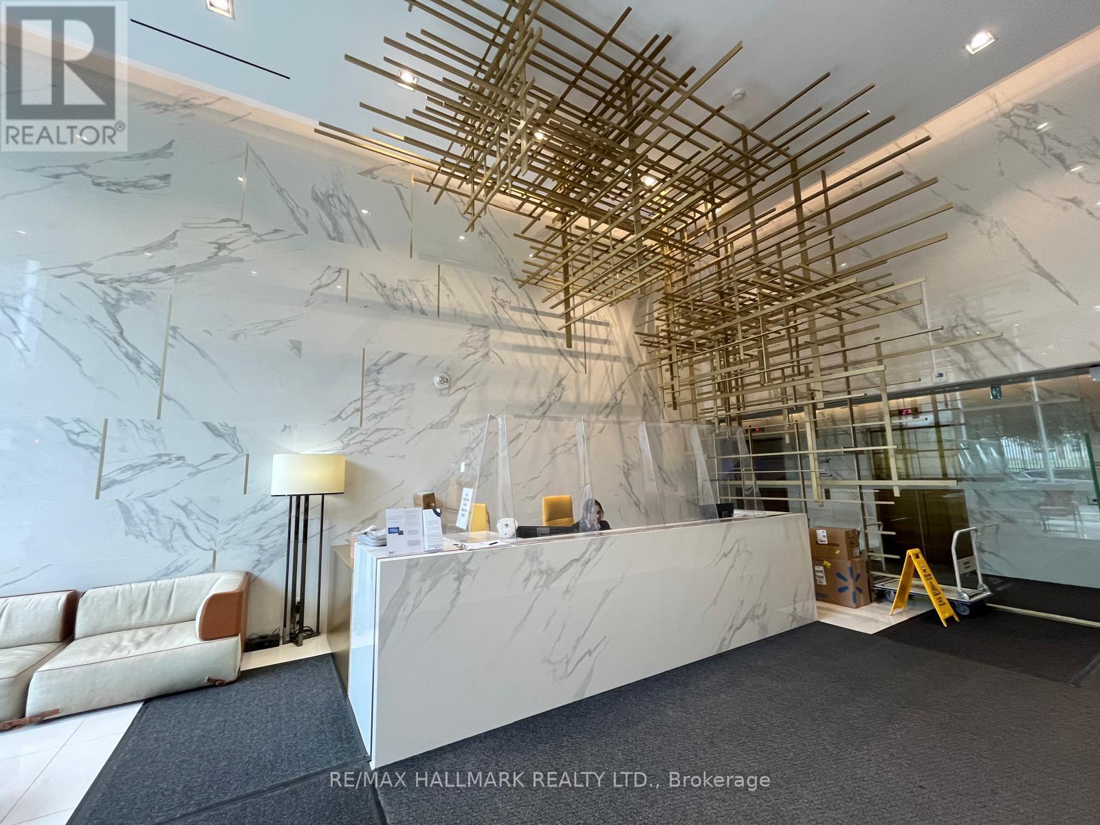 4003 - 85 Wood Street, Toronto, ON - Indoor Photo Showing Garage