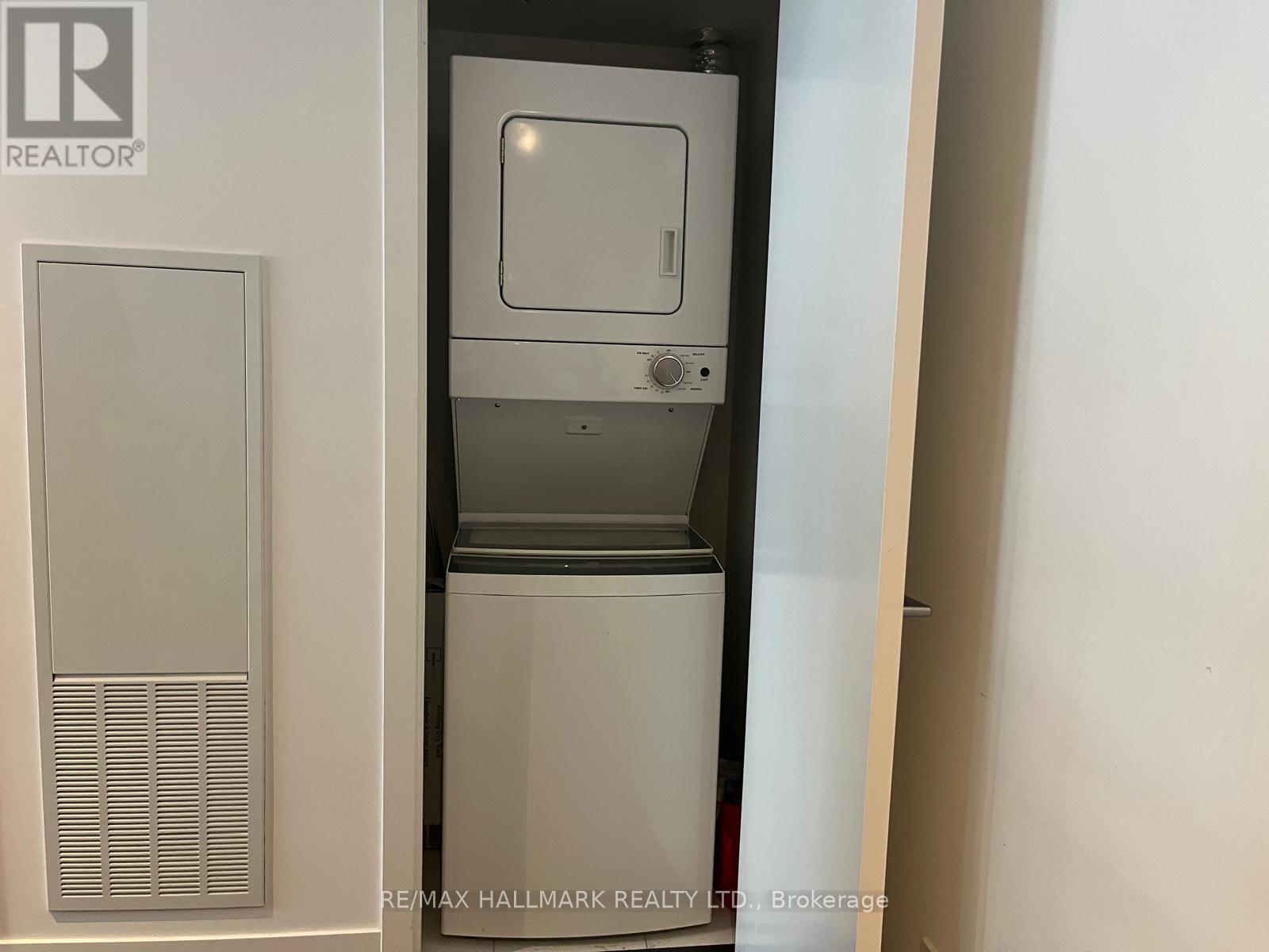 4003 - 85 Wood Street, Toronto, ON - Indoor Photo Showing Laundry Room