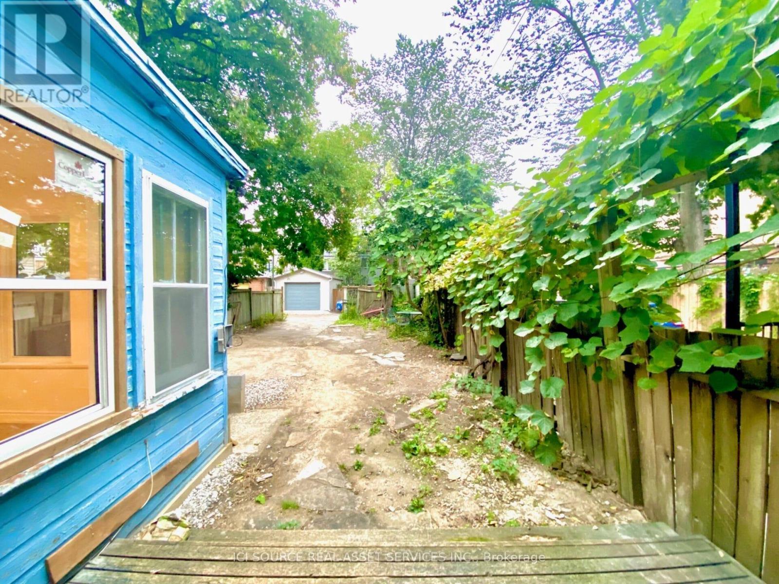 3 - 157 Huron Street, Toronto, ON - Outdoor