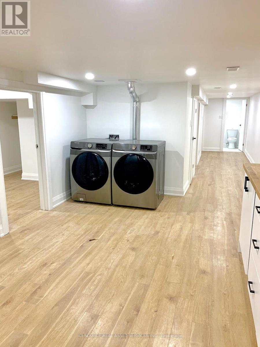3 - 157 Huron Street, Toronto, ON - Indoor Photo Showing Laundry Room