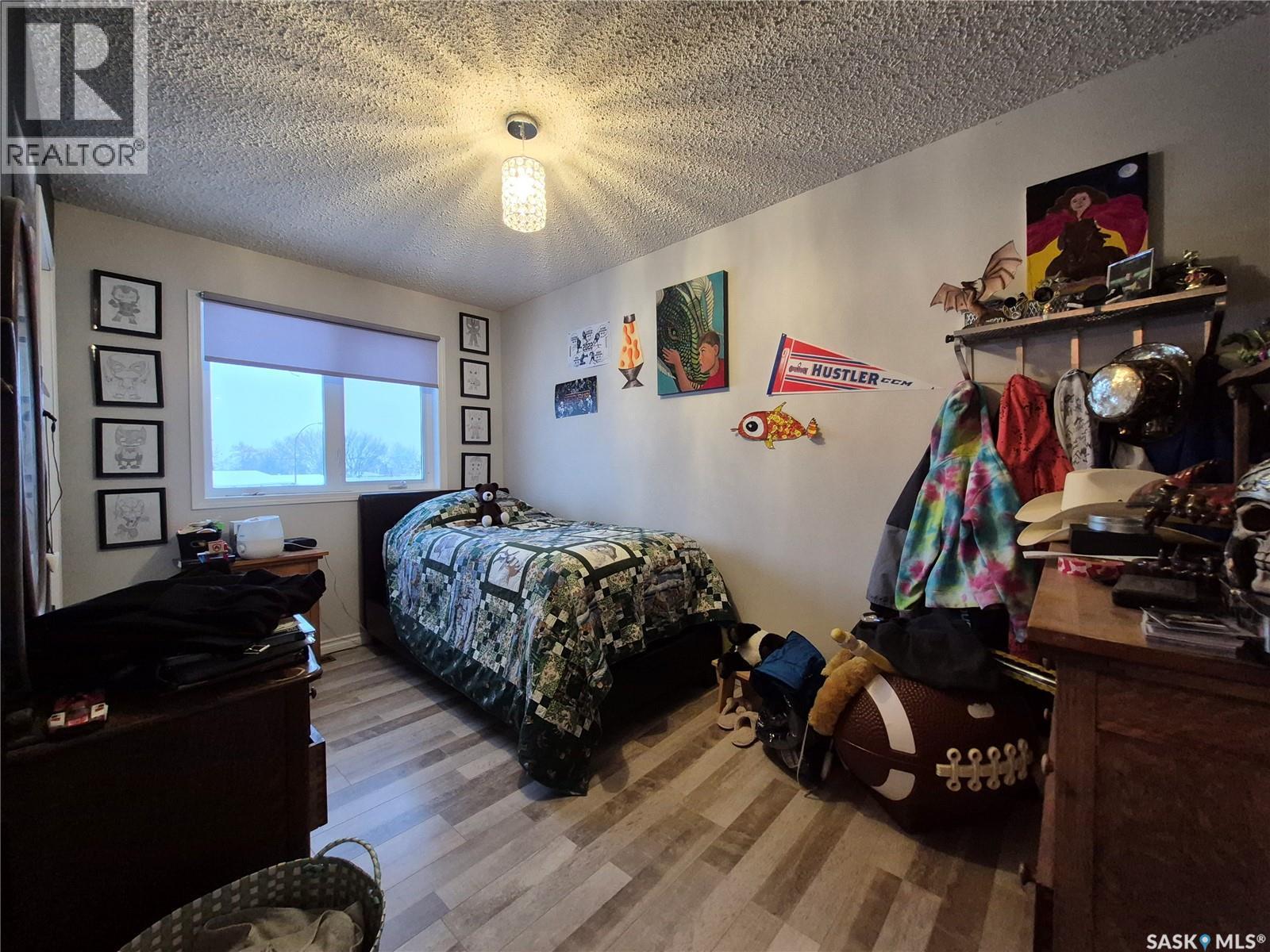 214 Clinton Place, Swift Current, SK - Indoor Photo Showing Bedroom