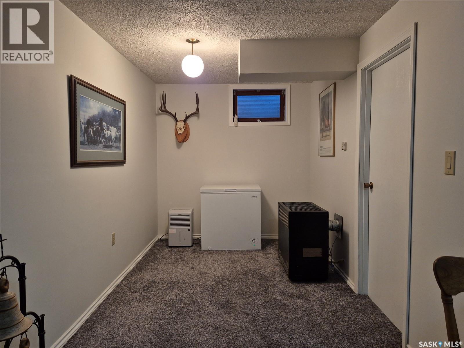 214 Clinton Place, Swift Current, SK - Indoor Photo Showing Other Room