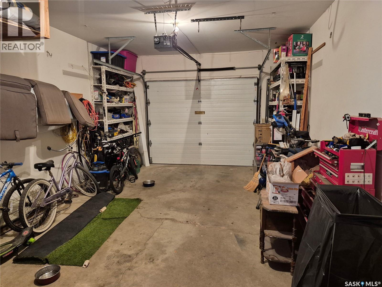 214 Clinton Place, Swift Current, SK - Indoor Photo Showing Garage