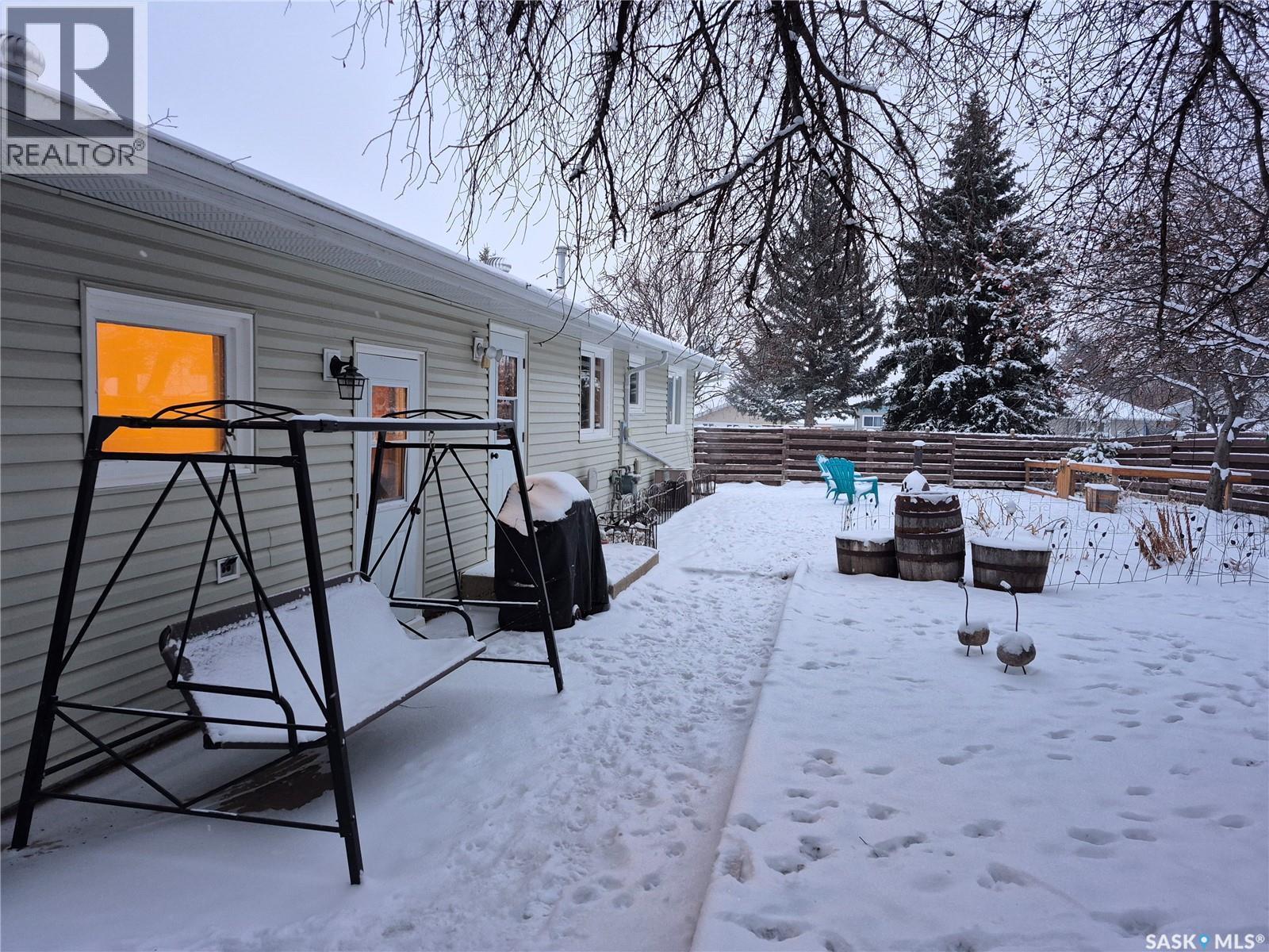214 Clinton Place, Swift Current, SK - Outdoor