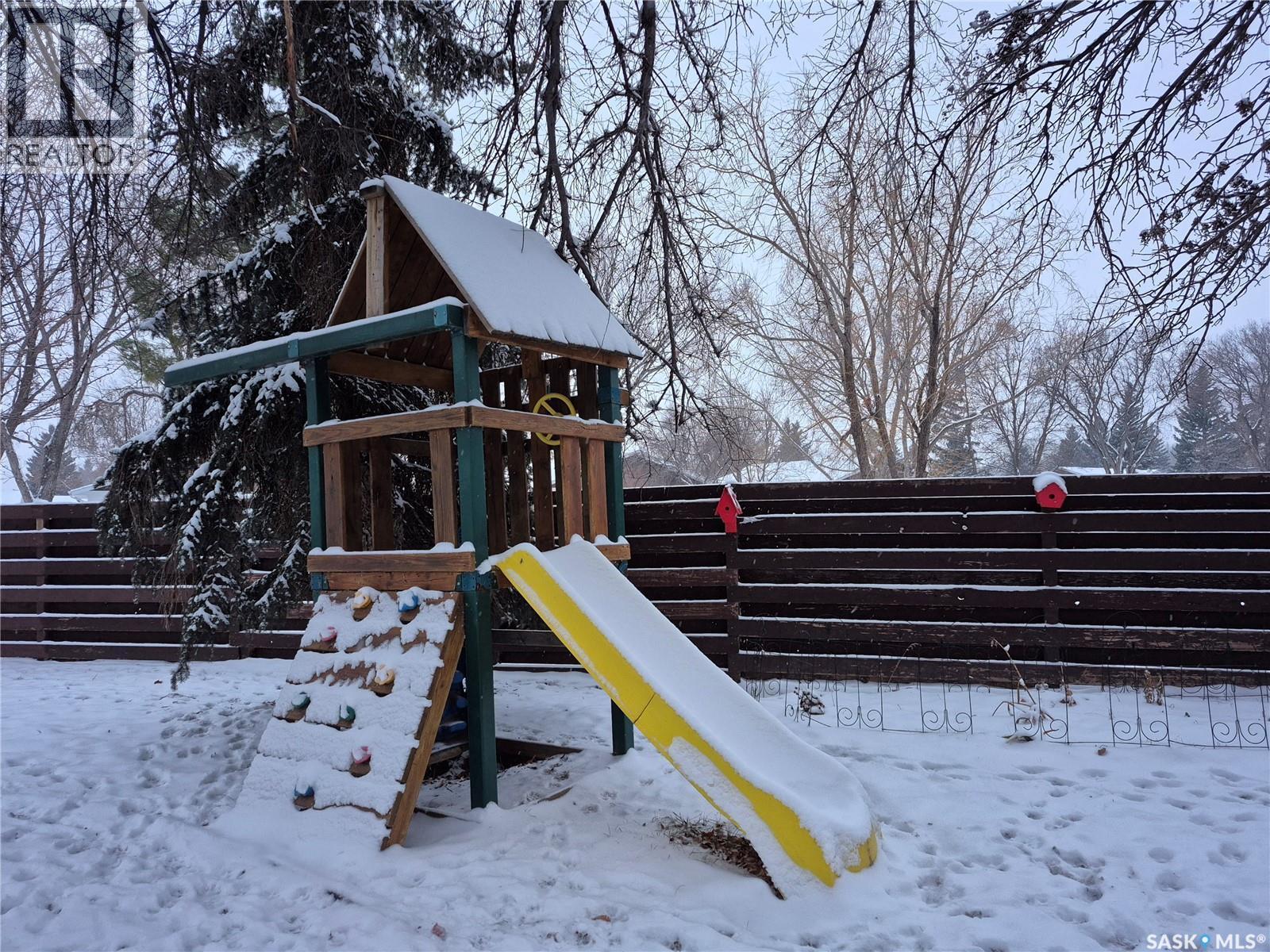 214 Clinton Place, Swift Current, SK - Outdoor