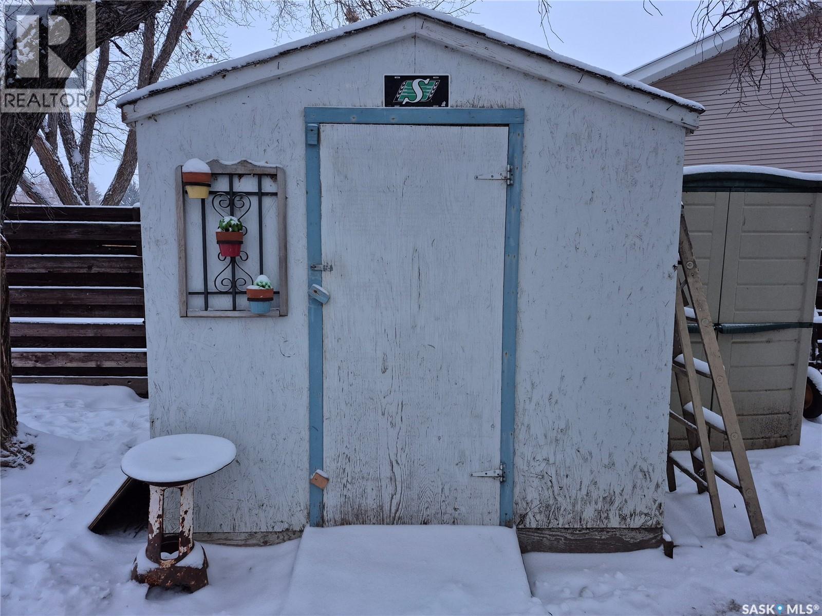 214 Clinton Place, Swift Current, SK - Outdoor