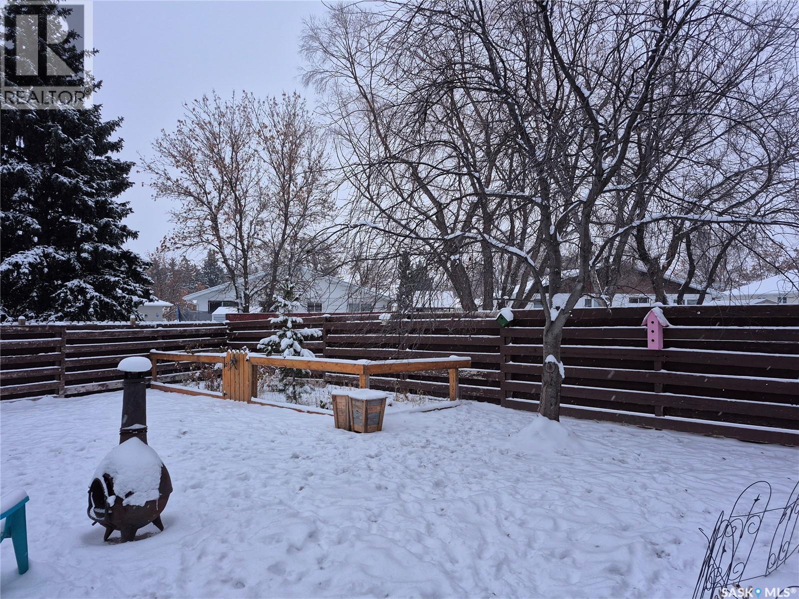 214 Clinton Place, Swift Current, SK - Outdoor