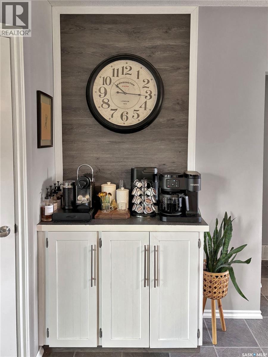 302 Persson Street, Stockholm, SK - Indoor