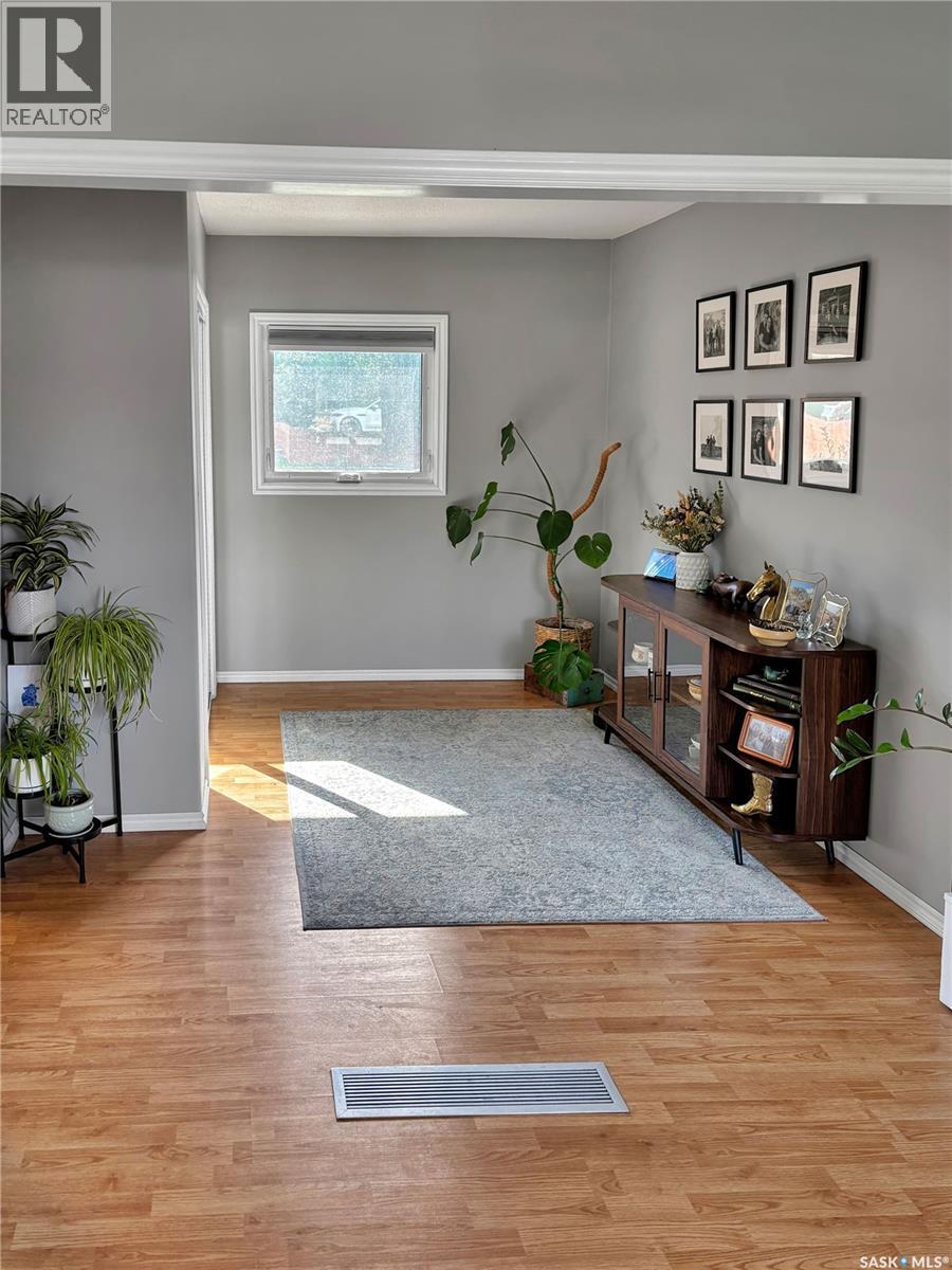 302 Persson Street, Stockholm, SK - Indoor