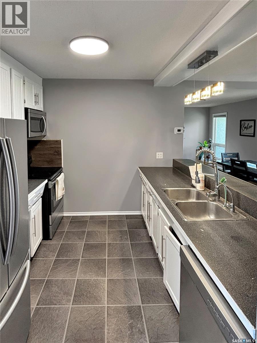 302 Persson Street, Stockholm, SK - Indoor Photo Showing Kitchen With Double Sink