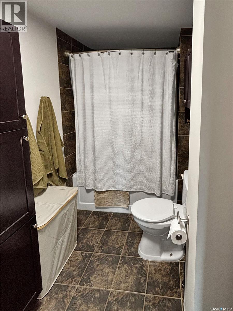 302 Persson Street, Stockholm, SK - Indoor Photo Showing Bathroom