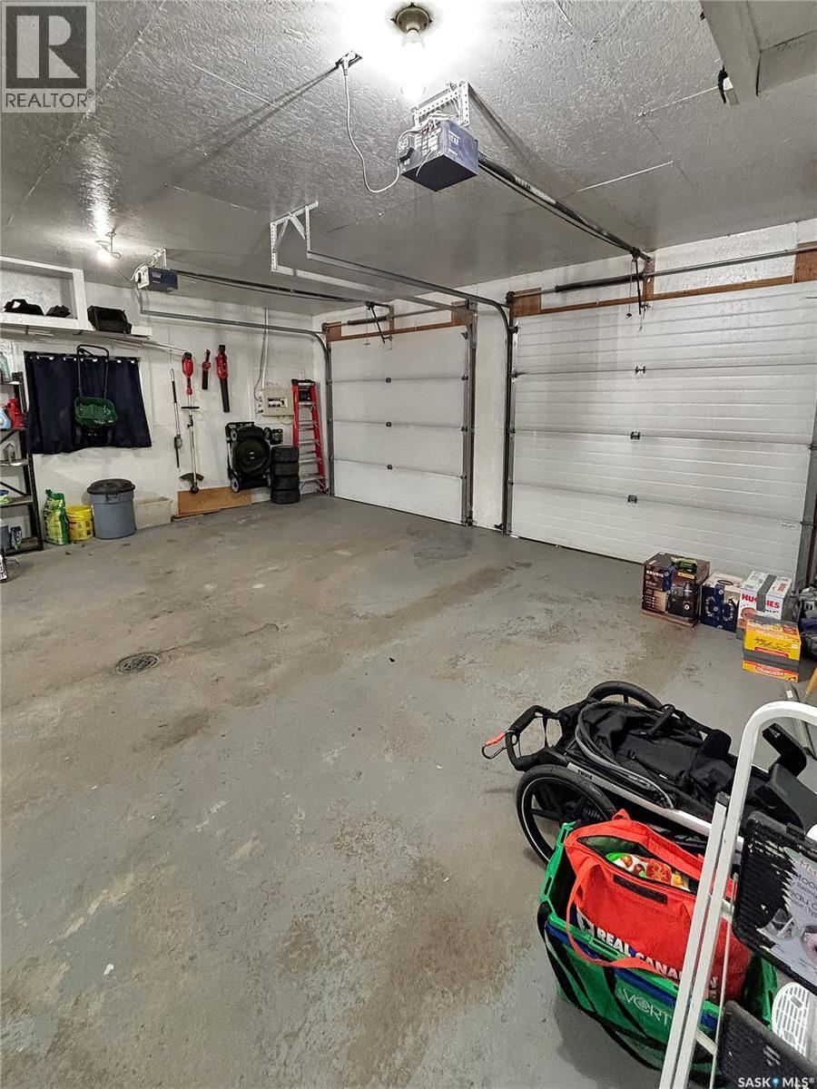 302 Persson Street, Stockholm, SK - Indoor Photo Showing Garage