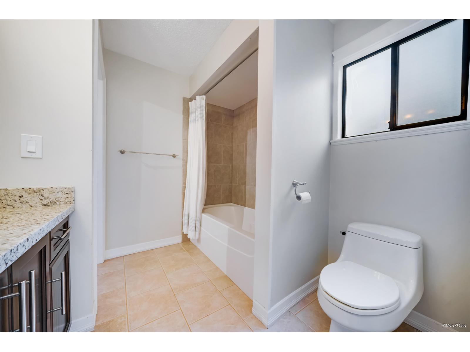 1831 Keys Place, Abbotsford, BC - Indoor Photo Showing Bathroom