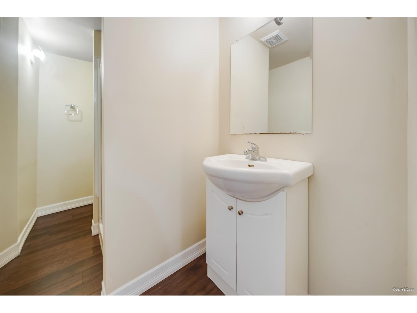 1831 Keys Place, Abbotsford, BC - Indoor Photo Showing Bathroom