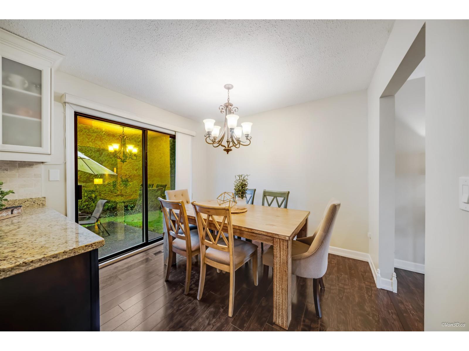 1831 Keys Place, Abbotsford, BC - Indoor Photo Showing Dining Room