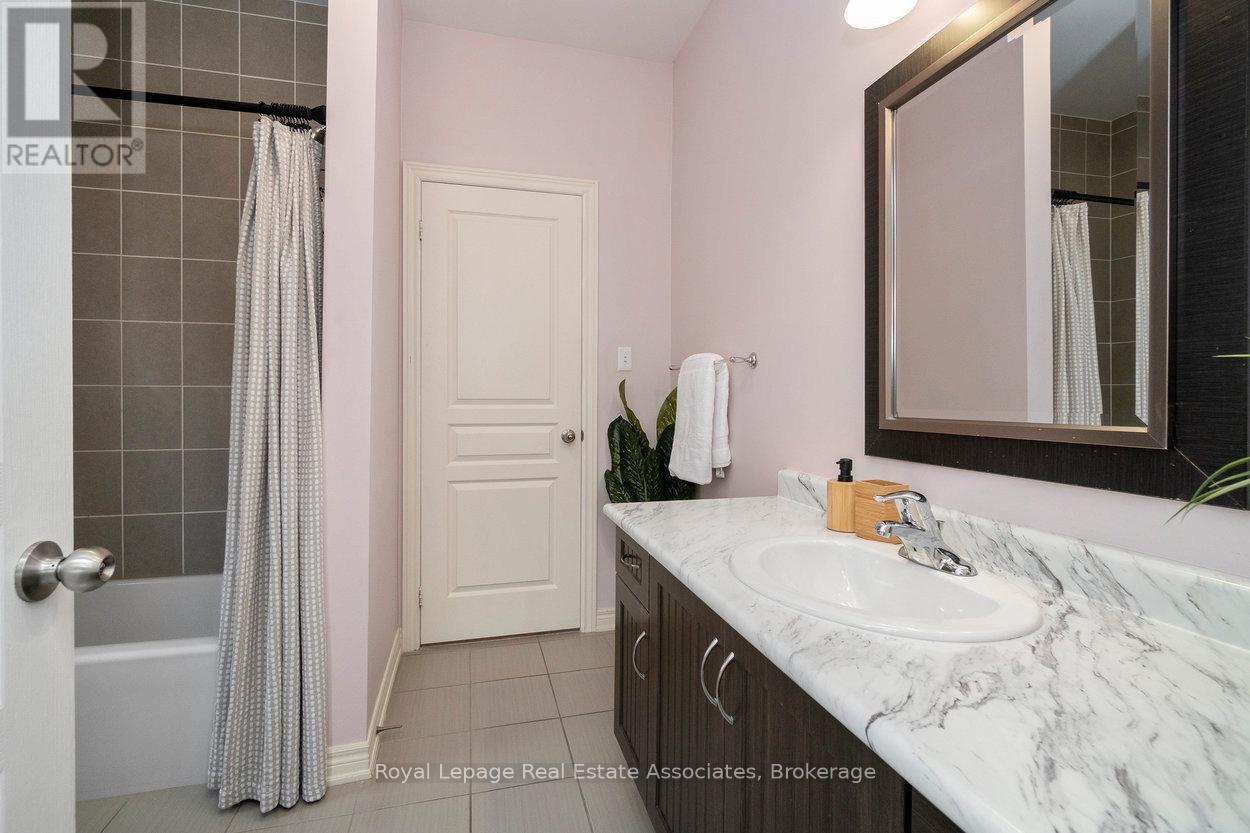30 Danfield Court, Brampton, ON - Indoor Photo Showing Bathroom
