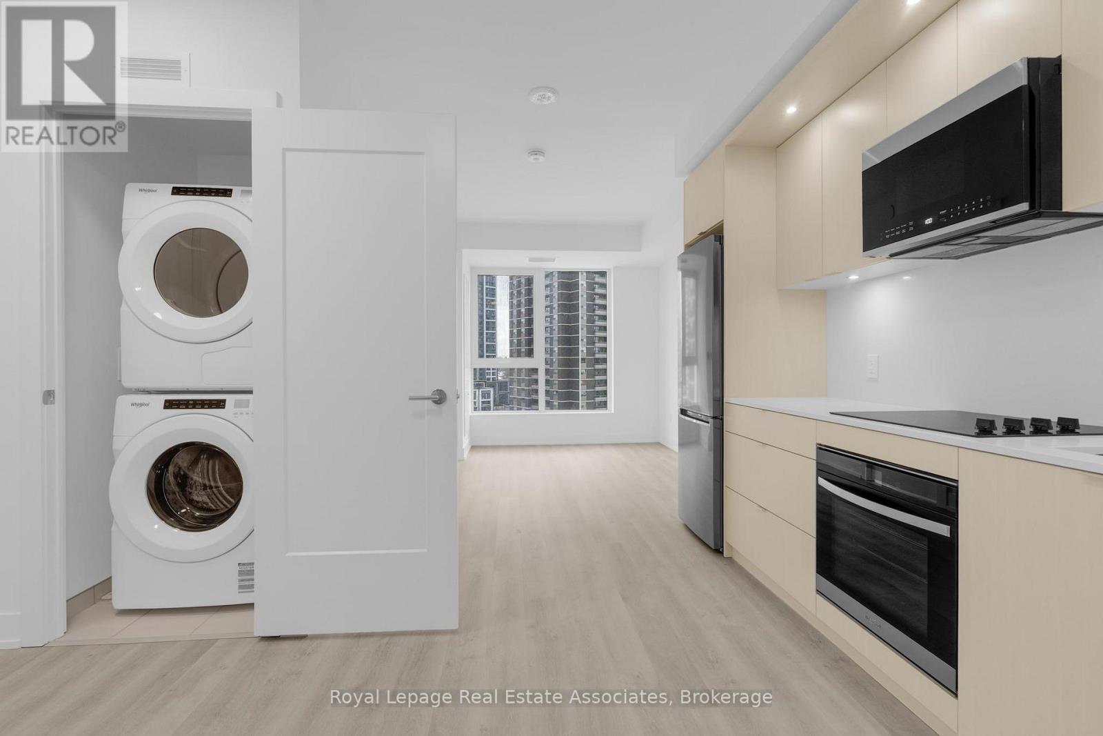 805 - 60 Central Park Roadway, Toronto, ON - Indoor Photo Showing Laundry Room