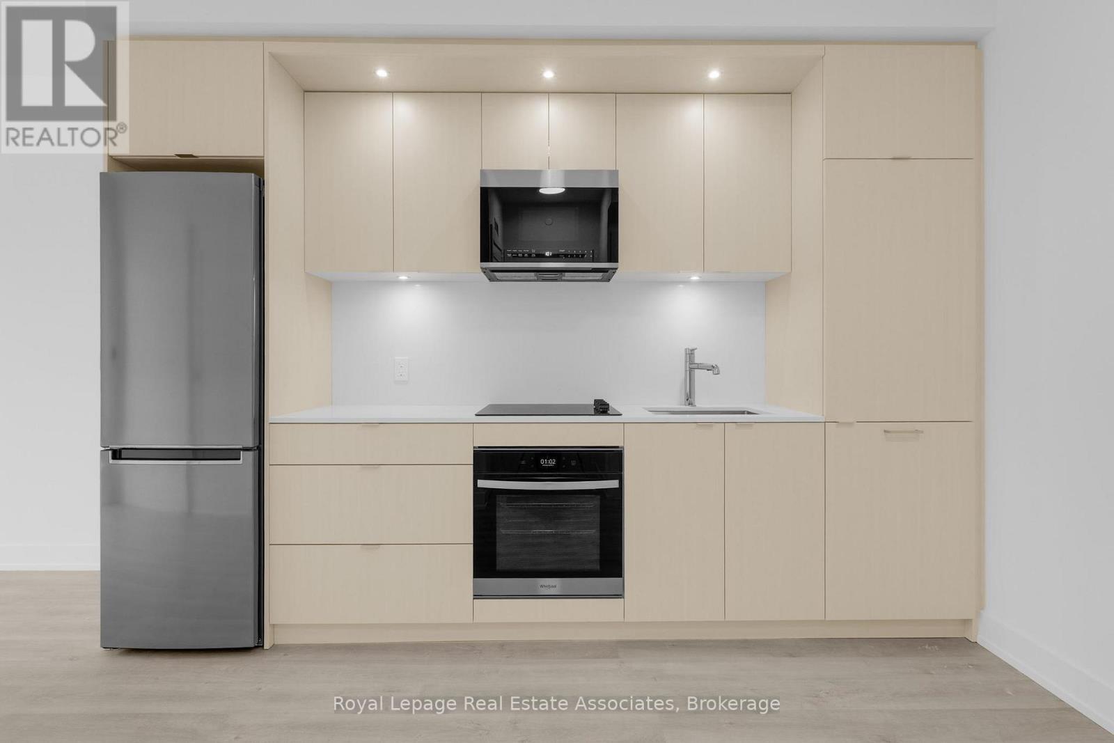 805 - 60 Central Park Roadway, Toronto, ON - Indoor Photo Showing Kitchen