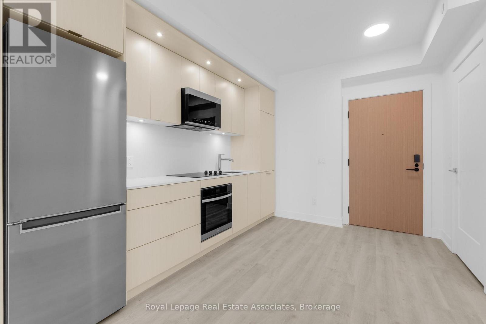 805 - 60 Central Park Roadway, Toronto, ON - Indoor Photo Showing Kitchen