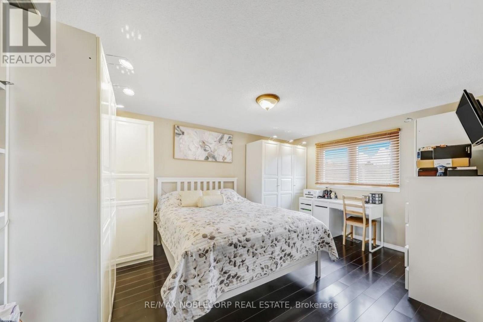30 Mayberry Court, Brampton, ON - Indoor Photo Showing Bedroom