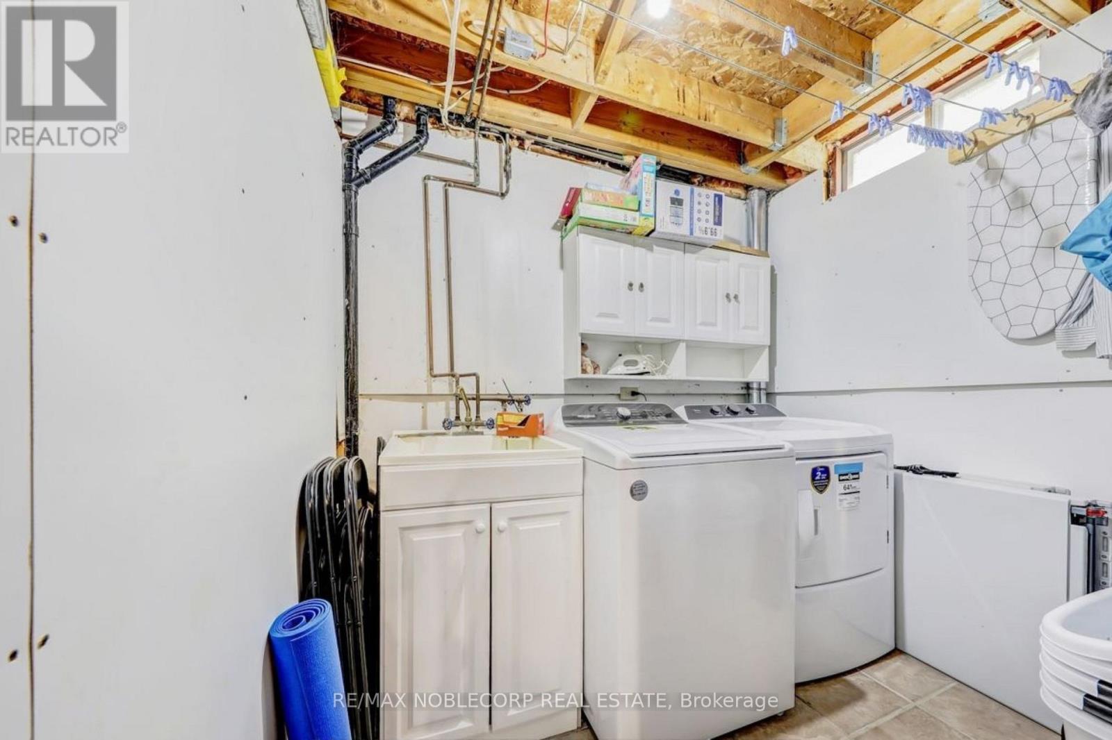 30 Mayberry Court, Brampton, ON - Indoor Photo Showing Laundry Room
