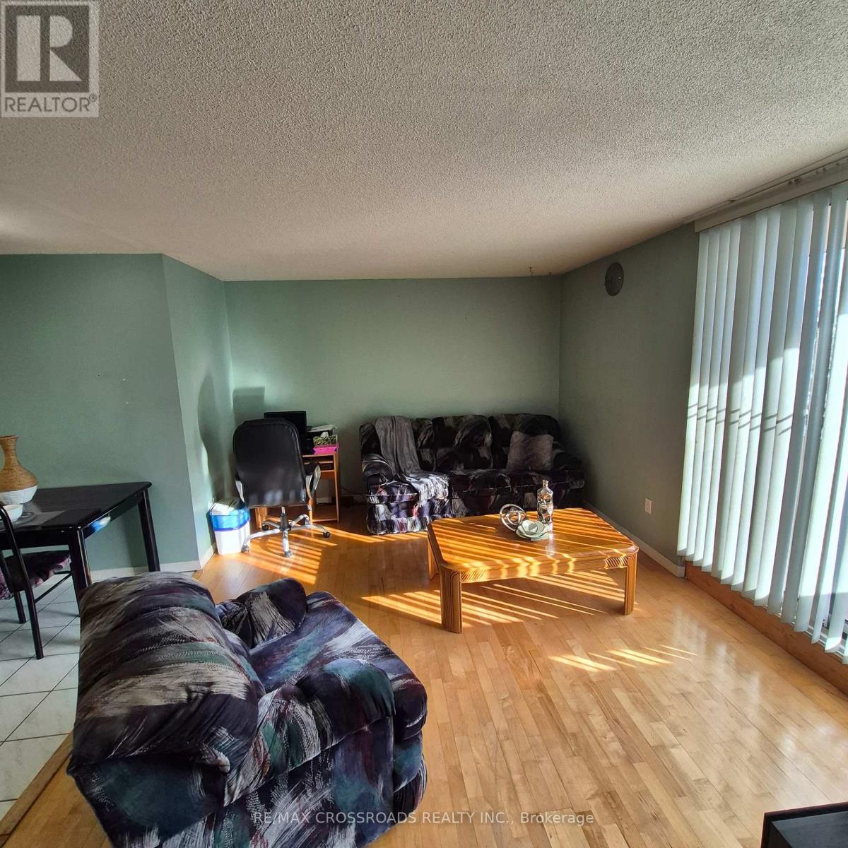 207 - 45 Huntingdale Boulevard, Toronto, ON - Indoor Photo Showing Living Room