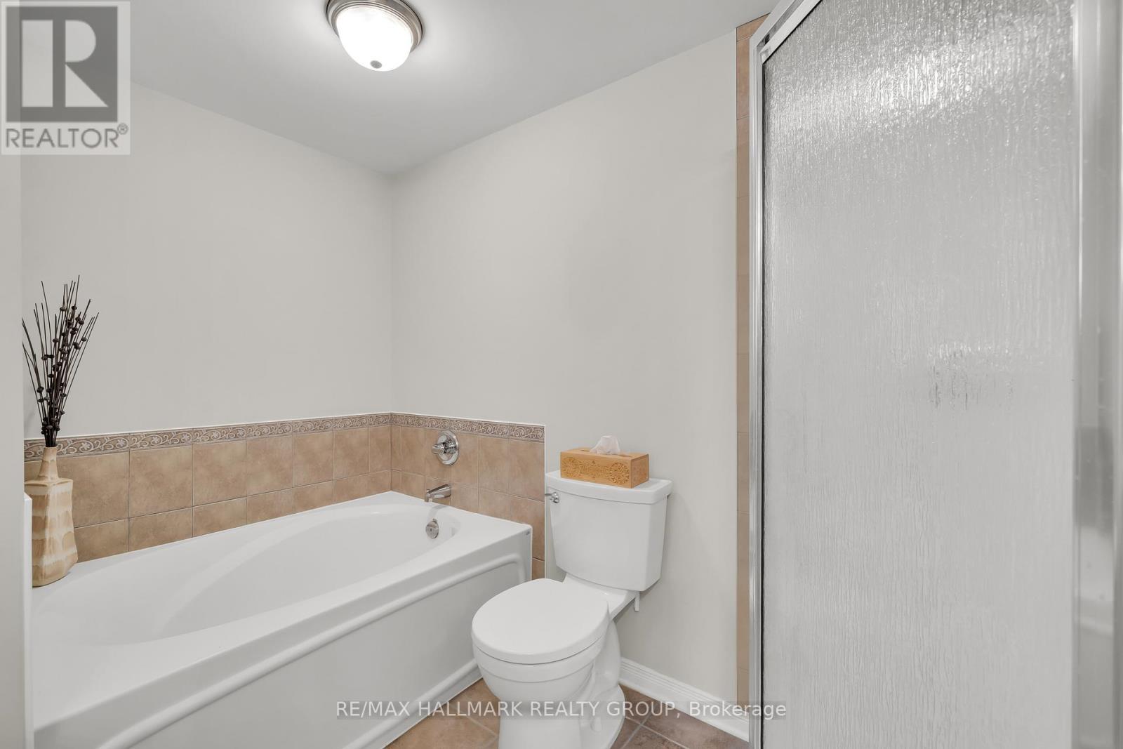 4 - 577 Reardon Private, Ottawa, ON - Indoor Photo Showing Bathroom