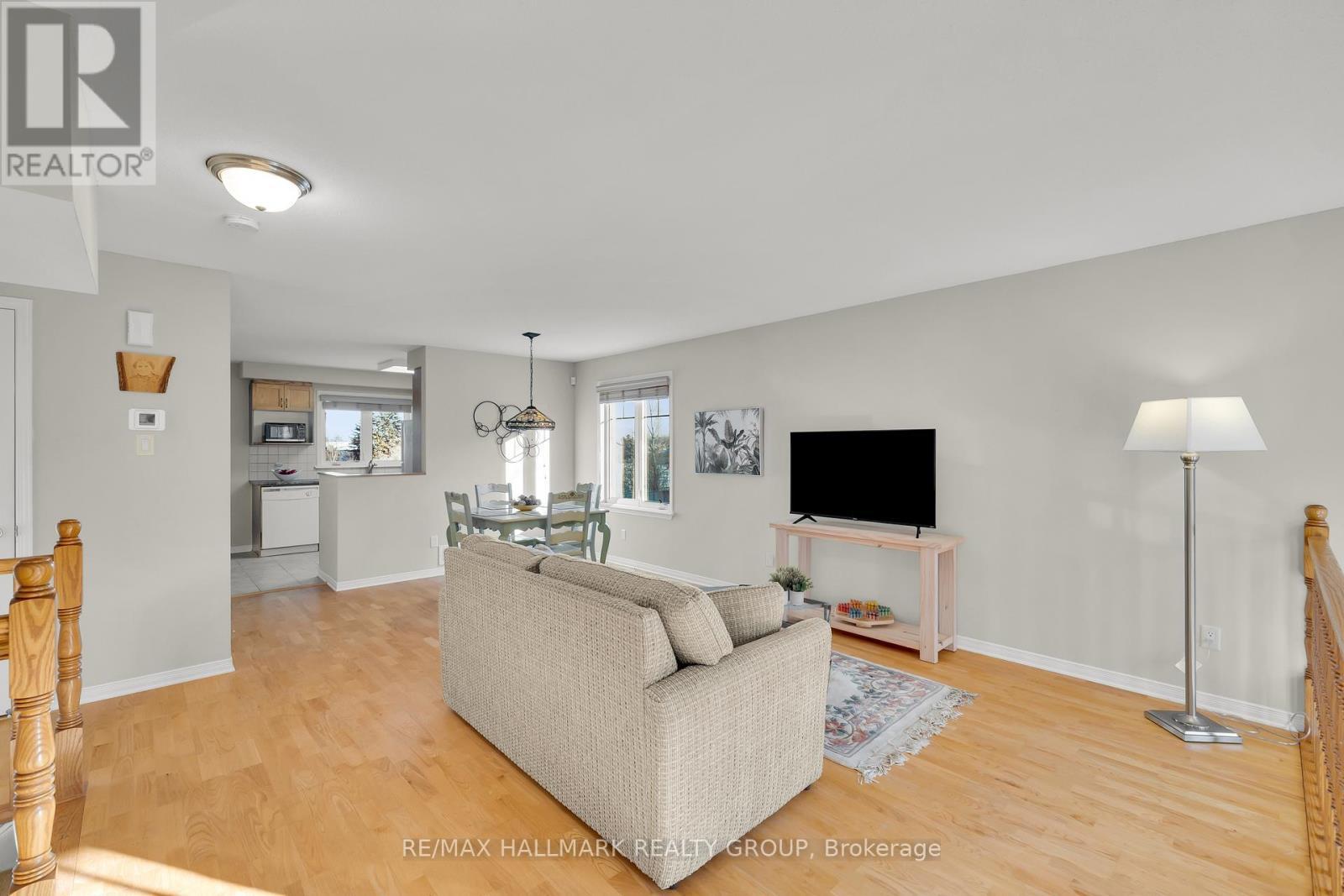 4 - 577 Reardon Private, Ottawa, ON - Indoor Photo Showing Living Room